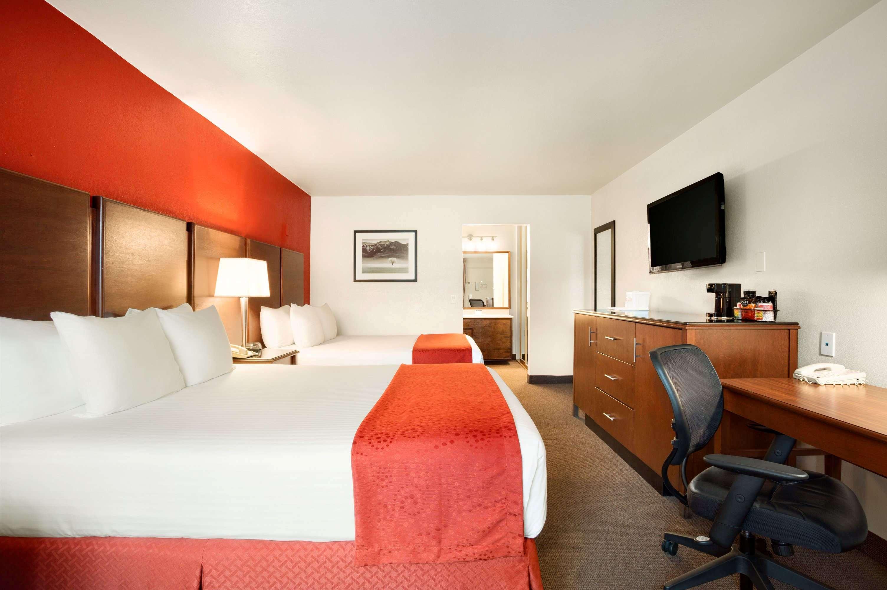 Ramada By Wyndham San Diego North Hotel & Conference Center Zewnętrze zdjęcie