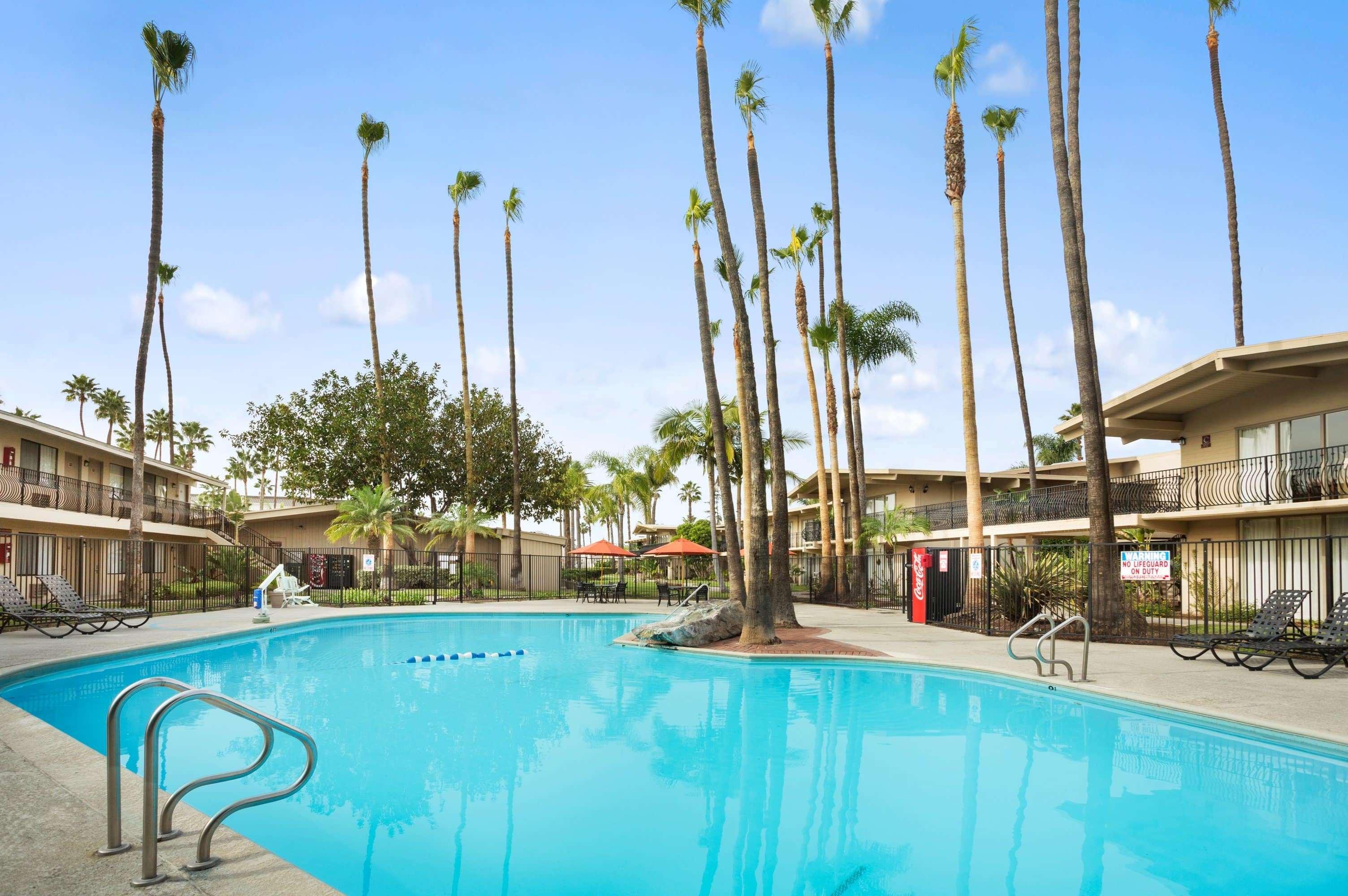 Ramada By Wyndham San Diego North Hotel & Conference Center Zewnętrze zdjęcie