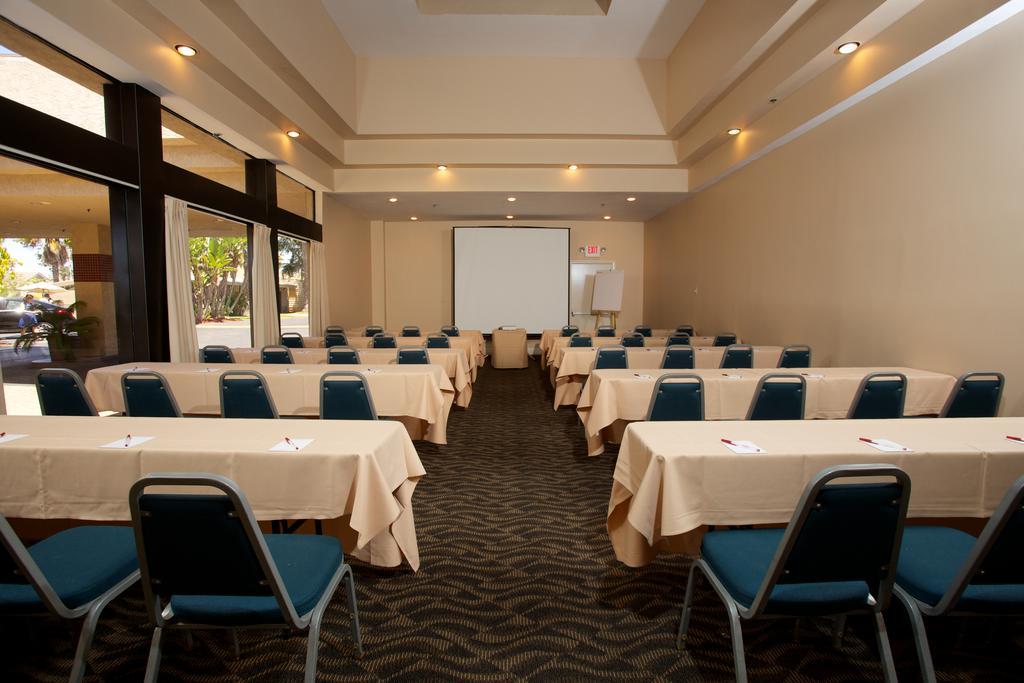 Ramada By Wyndham San Diego North Hotel & Conference Center Zewnętrze zdjęcie